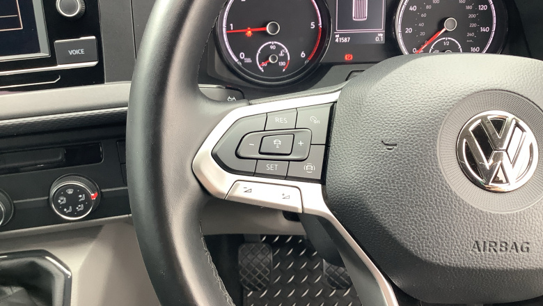 Volkswagen Transporter Shuttle T32 Swb Diesel 2.0 TDI 110PS SE Minibus